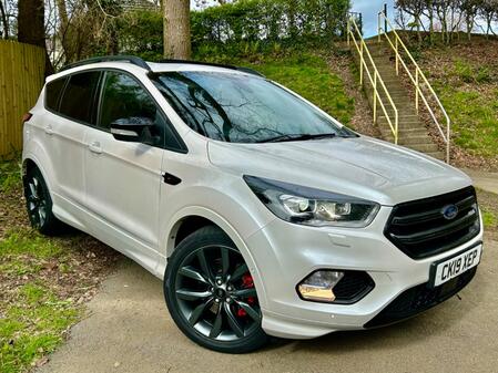 FORD KUGA 2.0 TDCi**ST LINE EDITION**PANROOF-19”ALLOYS-2KEEPERS-PEARLPAINT-XENONS**STUNNING HUGESPEC CAR**