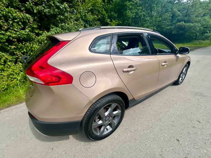 VOLVO V40 CROSS COUNTRY