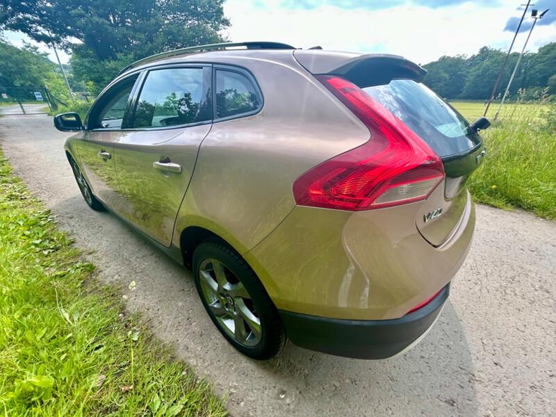 VOLVO V40 CROSS COUNTRY