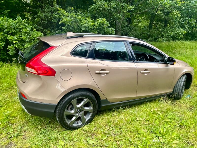 VOLVO V40 CROSS COUNTRY