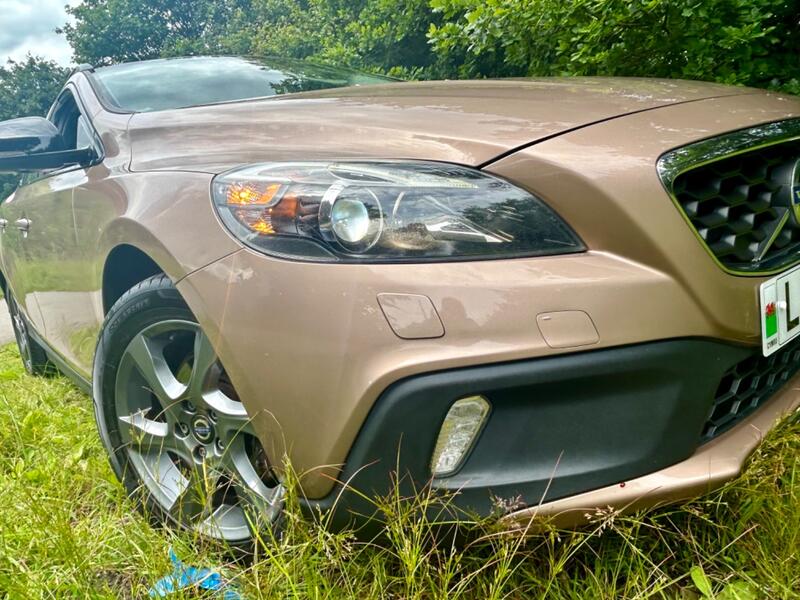 VOLVO V40 CROSS COUNTRY