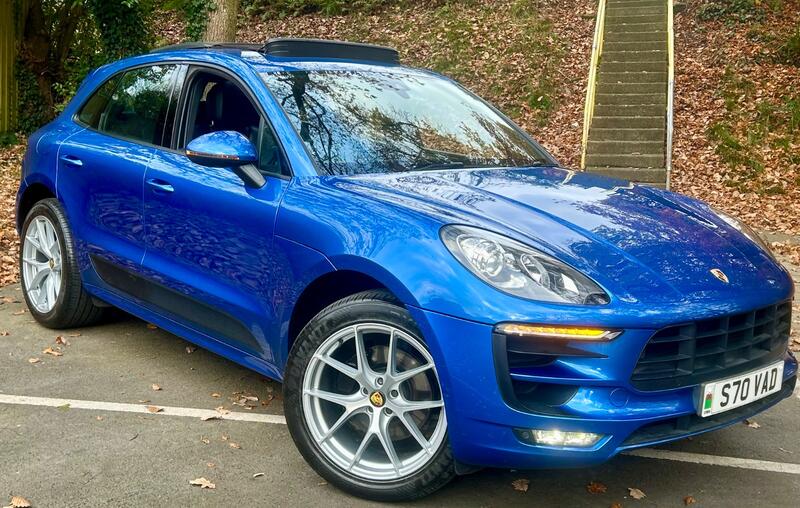 PORSCHE MACAN