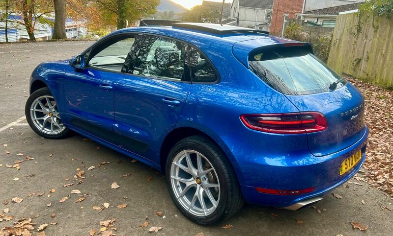 PORSCHE MACAN